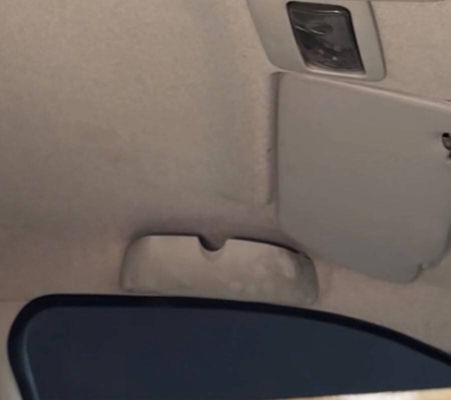 Techo interior de auto — antes de la limpieza interior