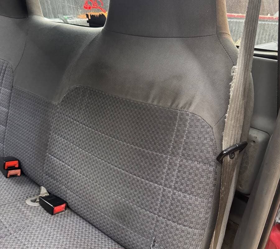 Tapizado de asientos de auto — antes de la limpieza de tapizados